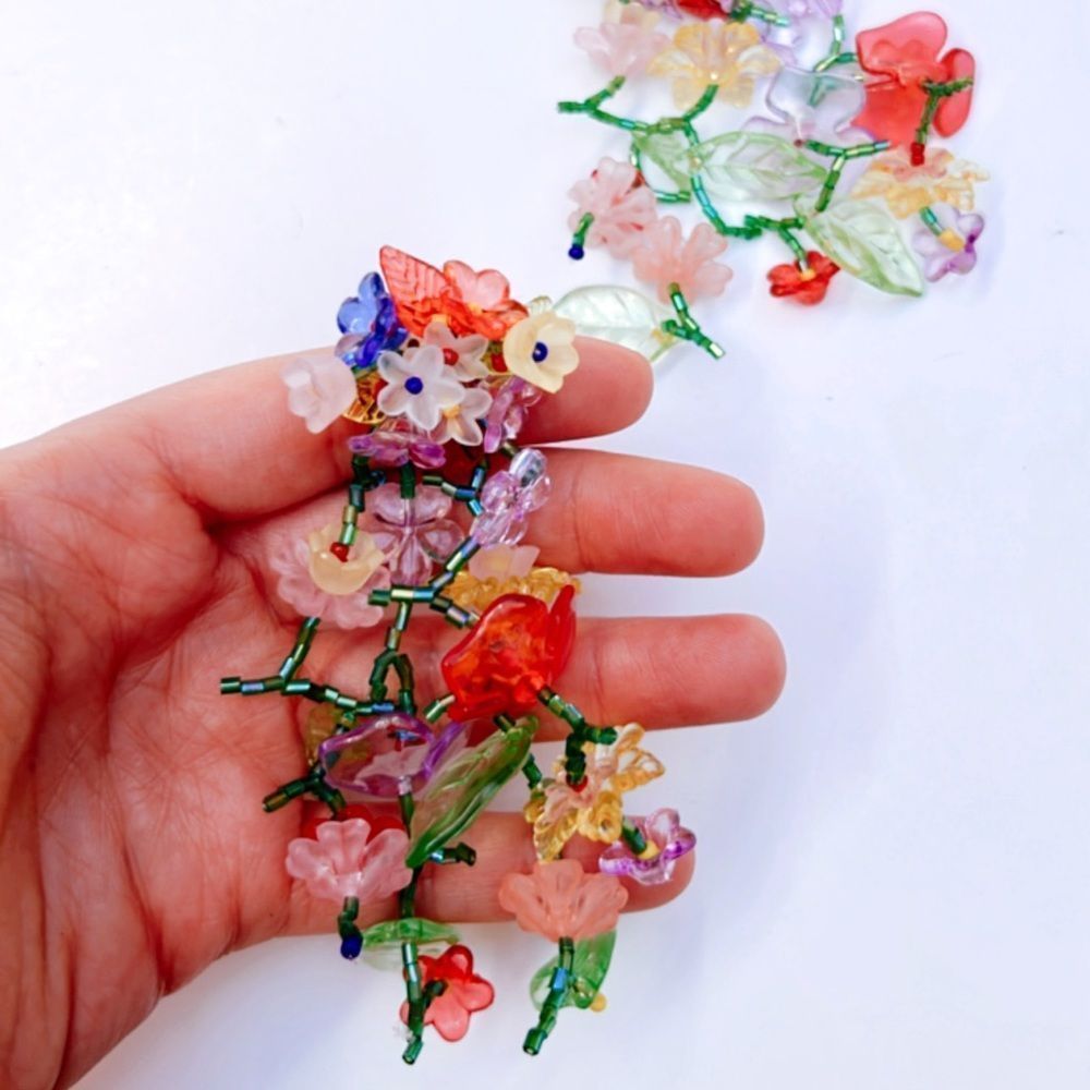 Beaded flower dangle earrings A126 - Picture 5 of 6